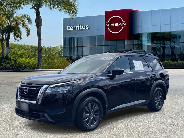 2022 Nissan Pathfinder SV