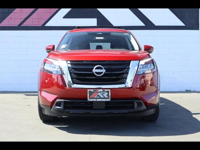 2022 Nissan Pathfinder SV