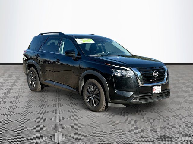 2022 Nissan Pathfinder SV