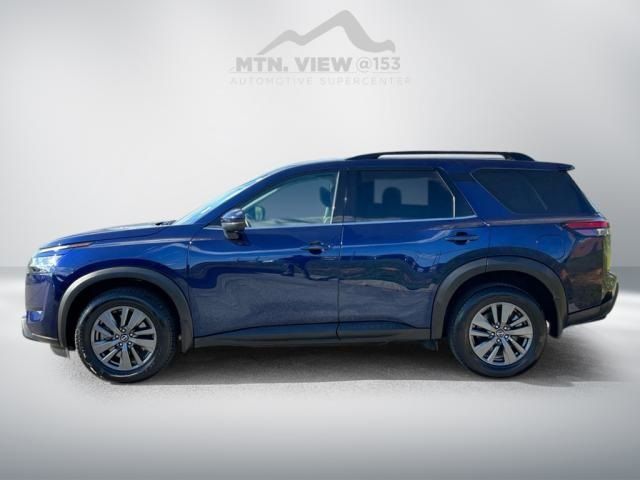 2022 Nissan Pathfinder SV