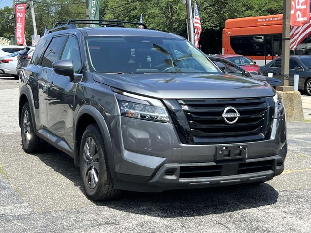 2022 Nissan Pathfinder SV