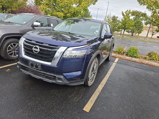 2022 Nissan Pathfinder SV