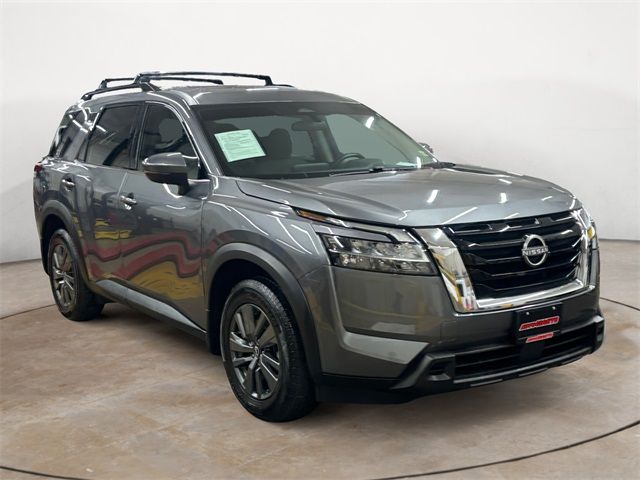 2022 Nissan Pathfinder SV