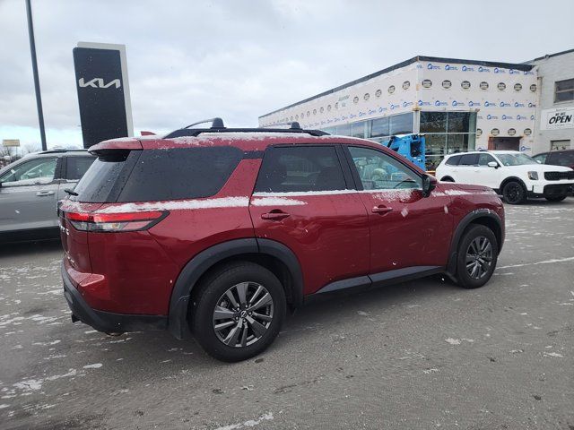 2022 Nissan Pathfinder SV