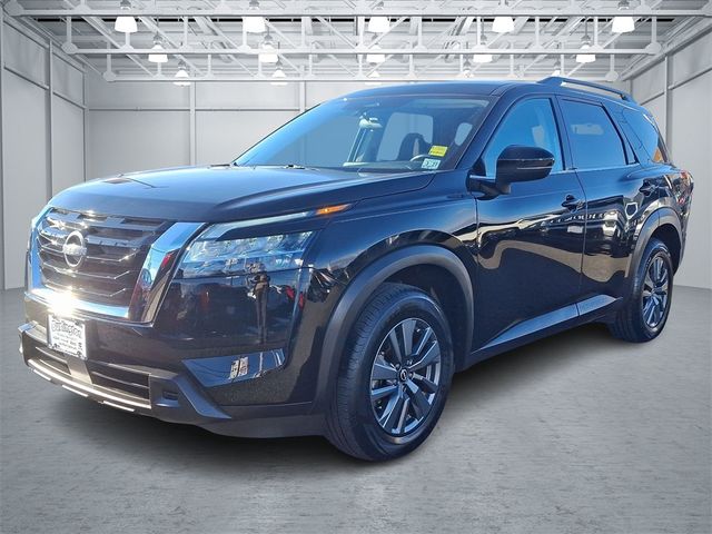 2022 Nissan Pathfinder SV