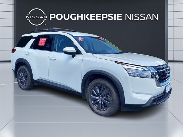 2022 Nissan Pathfinder SV