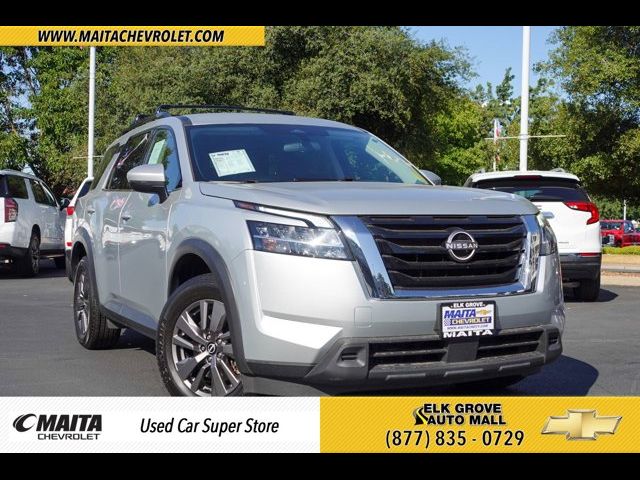 2022 Nissan Pathfinder SV
