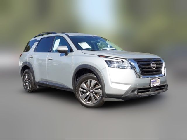 2022 Nissan Pathfinder SV