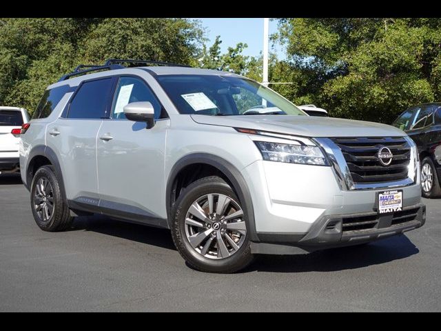 2022 Nissan Pathfinder SV