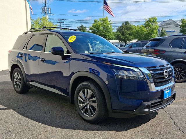 2022 Nissan Pathfinder SV