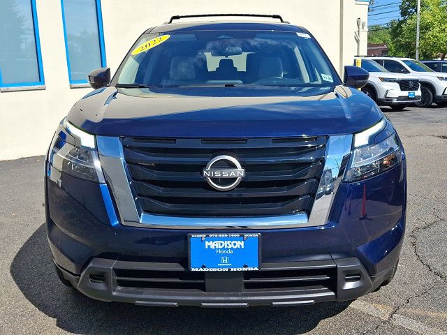 2022 Nissan Pathfinder SV