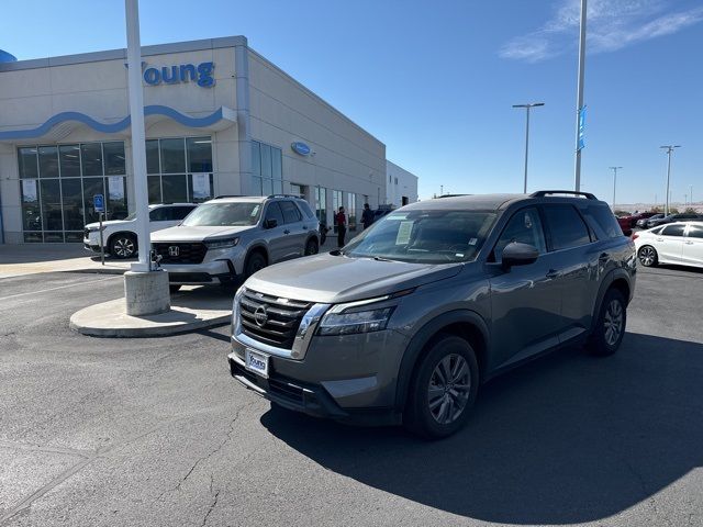 2022 Nissan Pathfinder SV