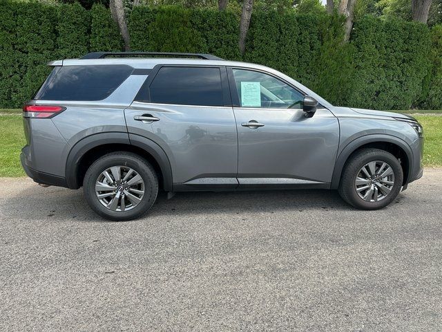 2022 Nissan Pathfinder SV