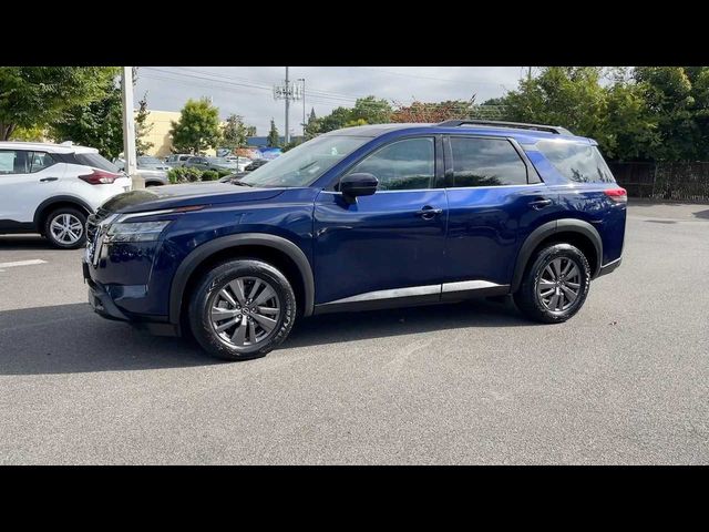 2022 Nissan Pathfinder SV