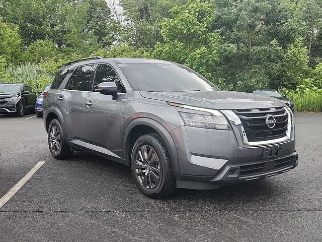 2022 Nissan Pathfinder SV