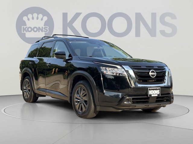 2022 Nissan Pathfinder SV