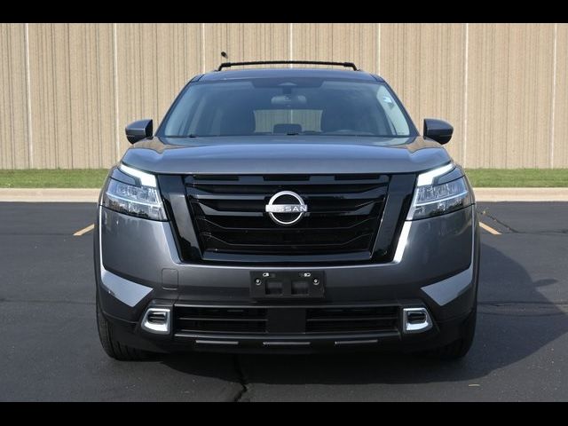 2022 Nissan Pathfinder SV