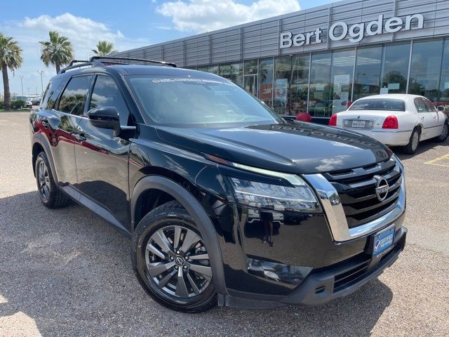2022 Nissan Pathfinder SV