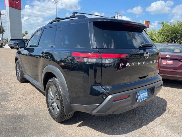 2022 Nissan Pathfinder SV