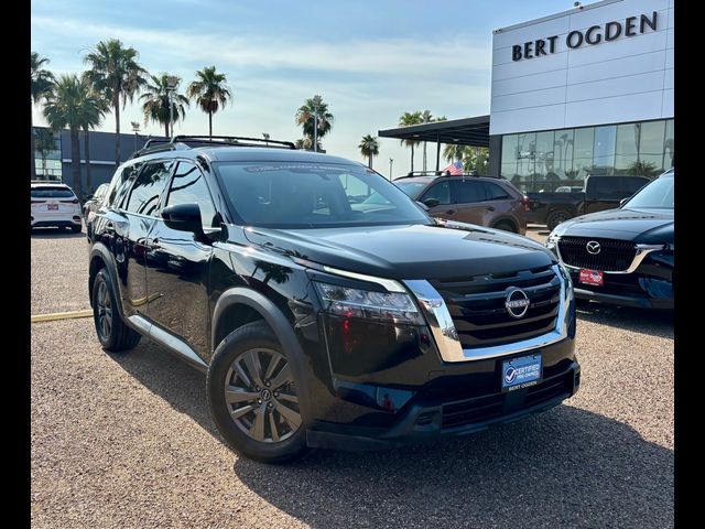 2022 Nissan Pathfinder SV