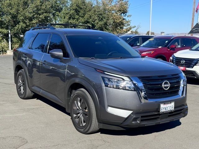 2022 Nissan Pathfinder SV