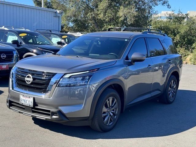 2022 Nissan Pathfinder SV