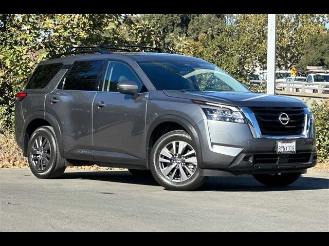 2022 Nissan Pathfinder SV