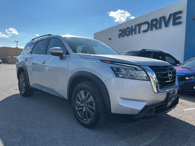 2022 Nissan Pathfinder SV