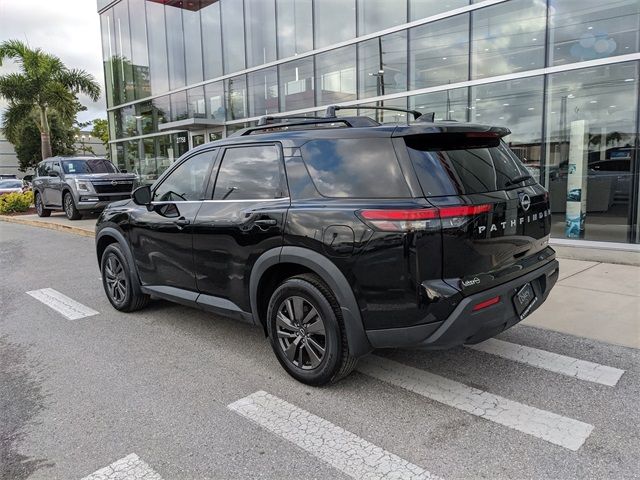 2022 Nissan Pathfinder SV