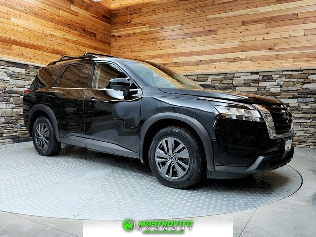 2022 Nissan Pathfinder SV