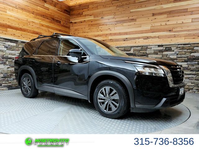 2022 Nissan Pathfinder SV