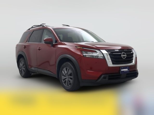 2022 Nissan Pathfinder SV