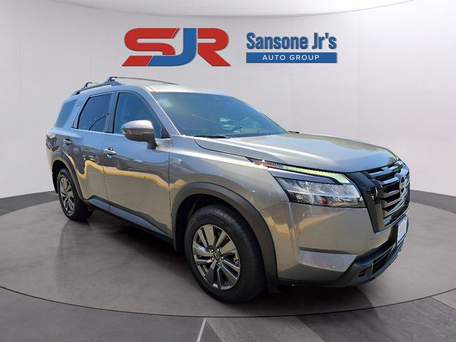2022 Nissan Pathfinder SV