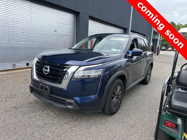 2022 Nissan Pathfinder SV