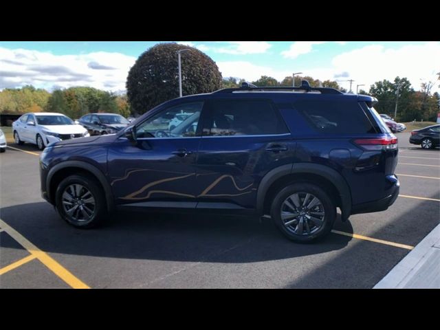 2022 Nissan Pathfinder SV