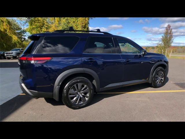 2022 Nissan Pathfinder SV