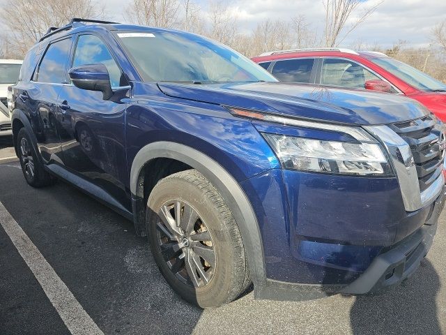 2022 Nissan Pathfinder SV