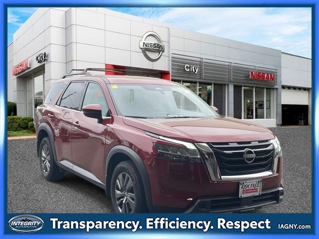 2022 Nissan Pathfinder SV
