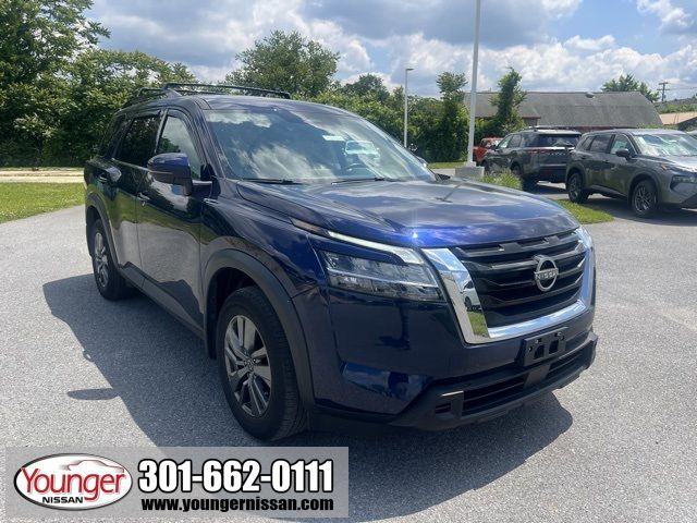 2022 Nissan Pathfinder SV