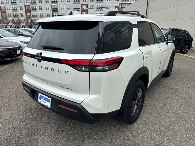2022 Nissan Pathfinder SV