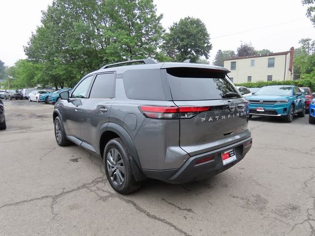 2022 Nissan Pathfinder SV