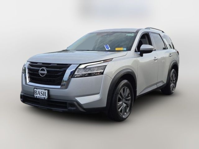 2022 Nissan Pathfinder SV