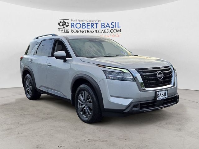 2022 Nissan Pathfinder SV