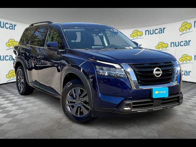 2022 Nissan Pathfinder SV