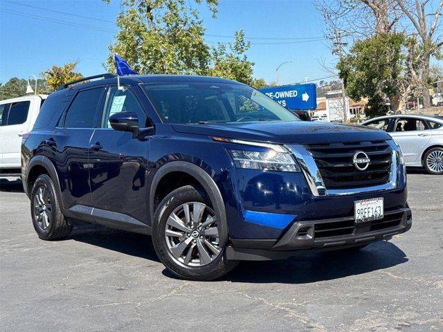 2022 Nissan Pathfinder SV
