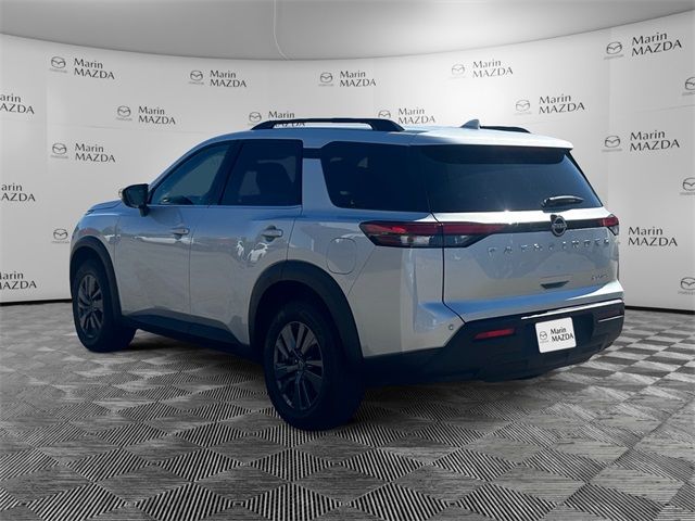 2022 Nissan Pathfinder SV