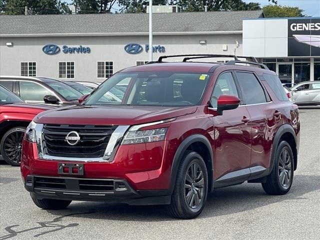 2022 Nissan Pathfinder SV