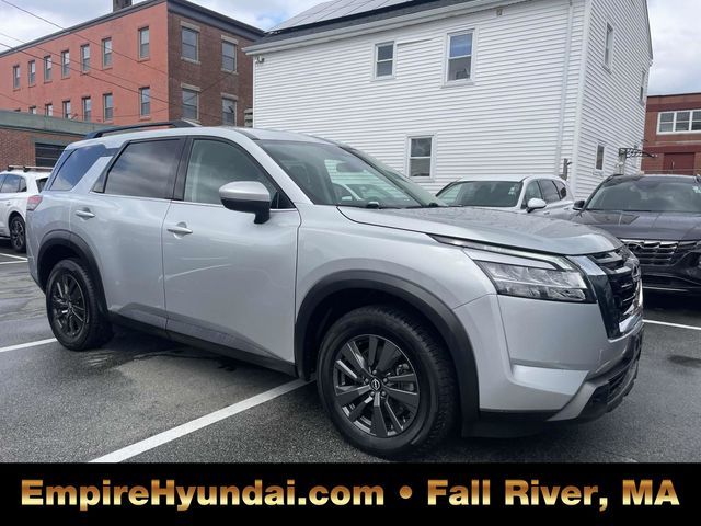 2022 Nissan Pathfinder SV