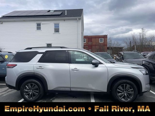 2022 Nissan Pathfinder SV