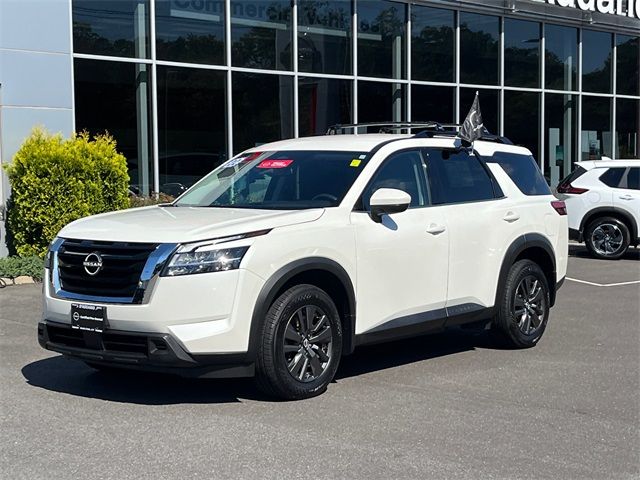 2022 Nissan Pathfinder SV